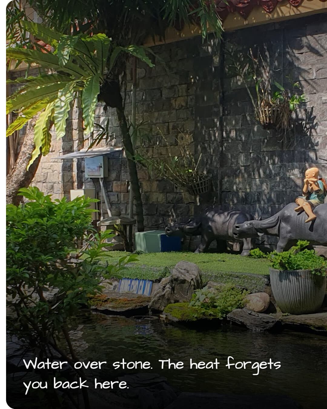 Tịnh Xá Linh Quang garden water feature