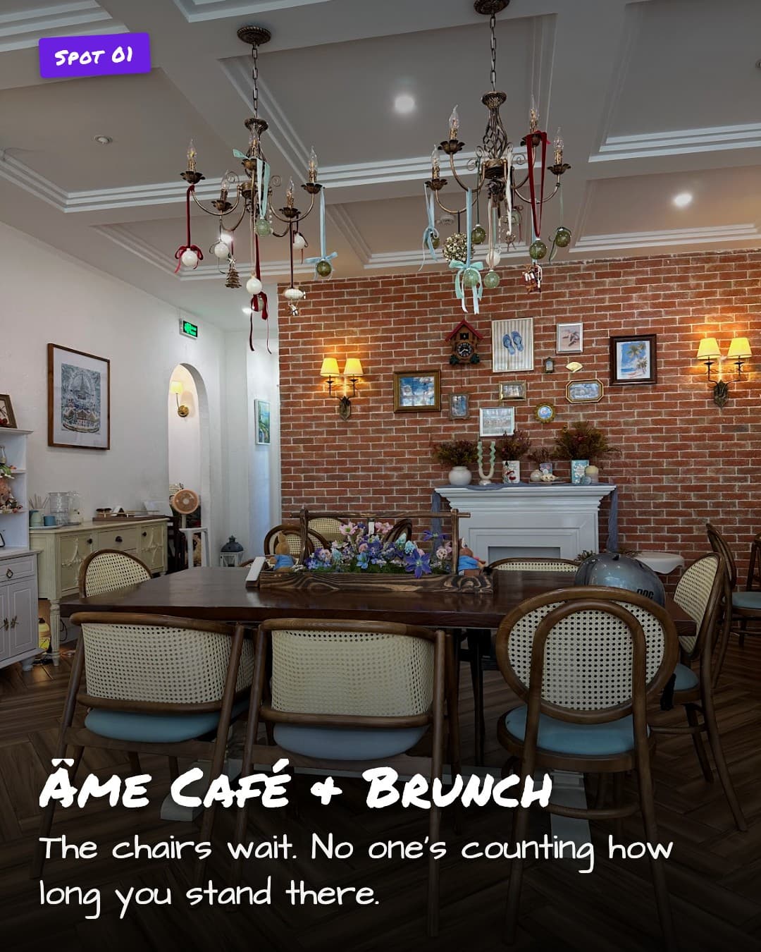 Âme Café & Brunch interior seating