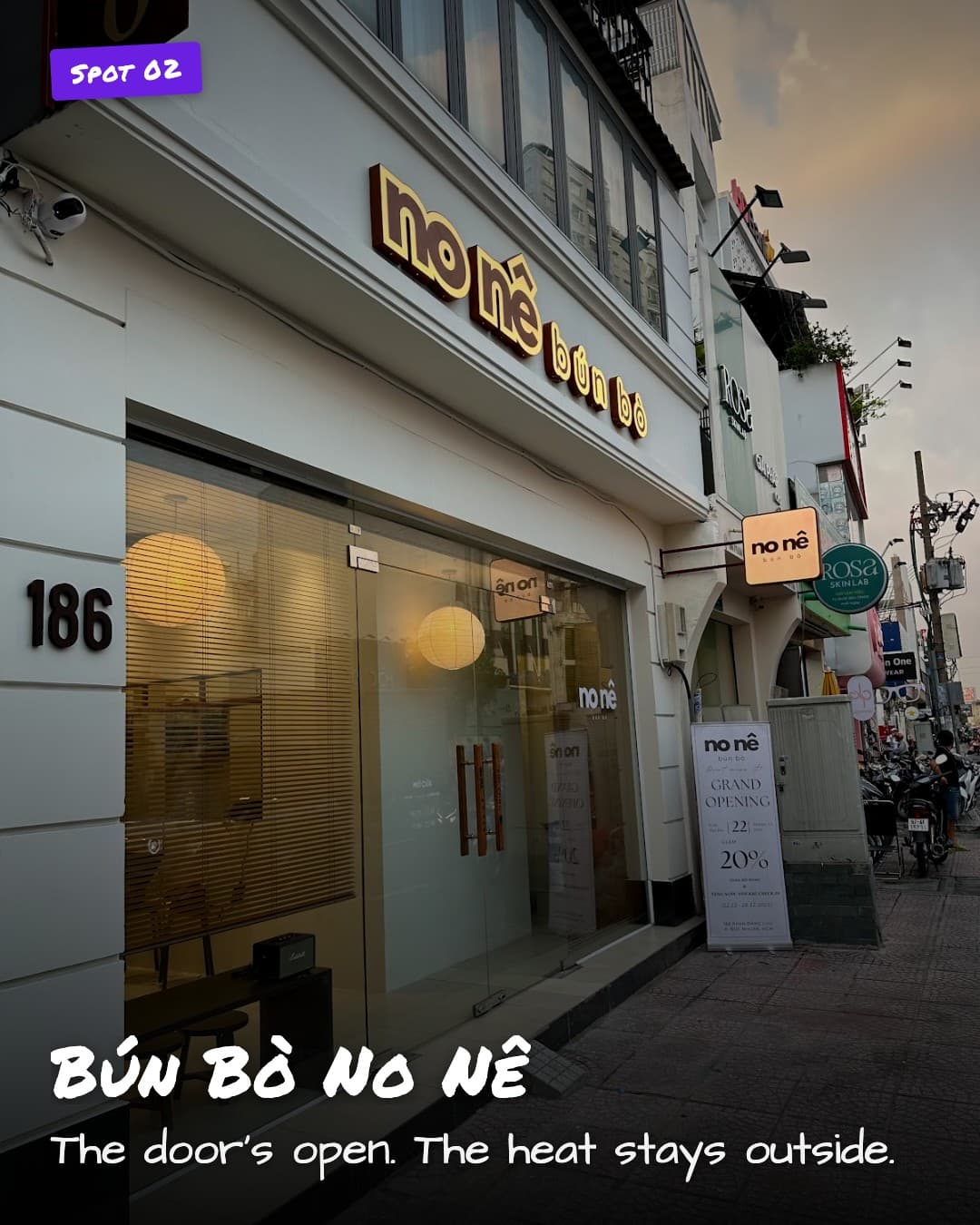 Bún Bò No Nê open glass door