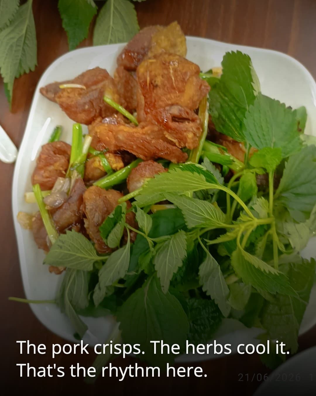 An Nam Quán stir-fry with herbs