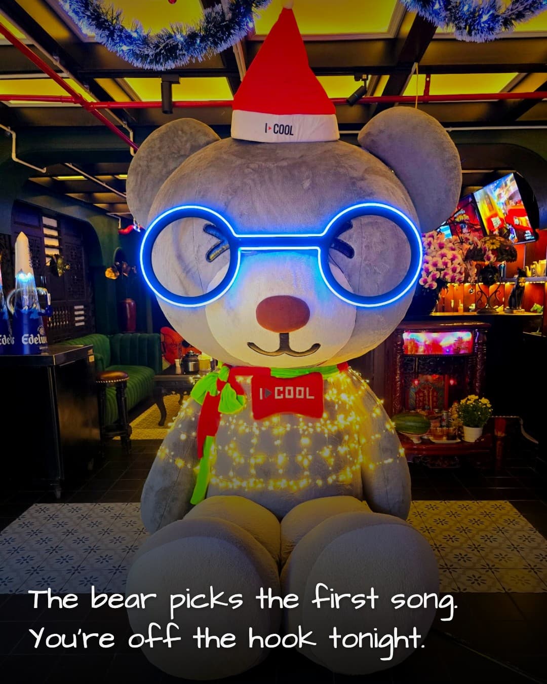 Karaoke ICOOL lobby bear
