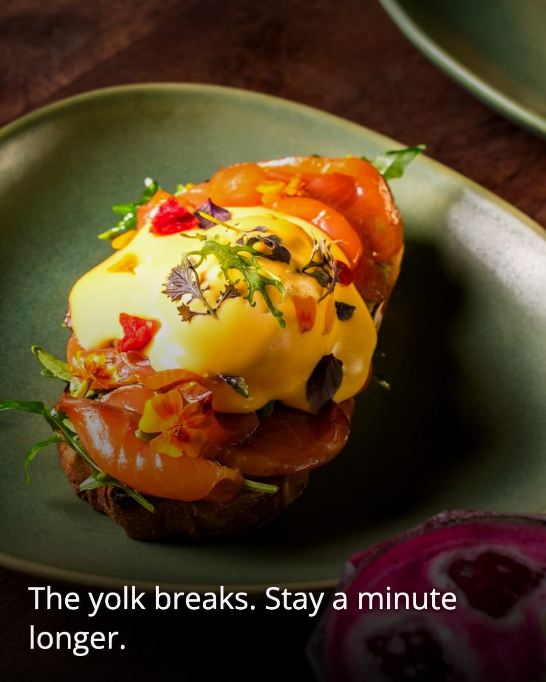 ÚNU Eatery & Bar eggs benedict