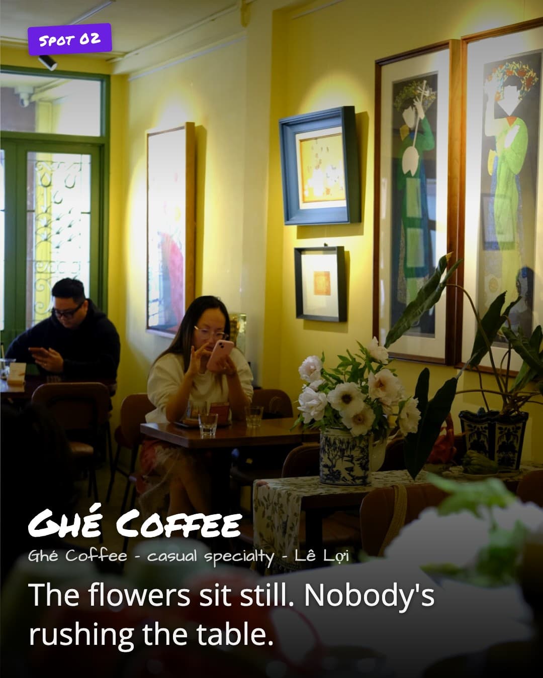 Ghé Coffee table with flowers
