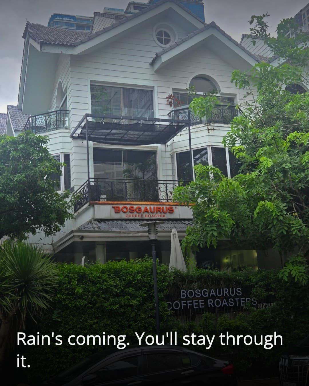 Bosgaurus Coffee Roasters villa exterior