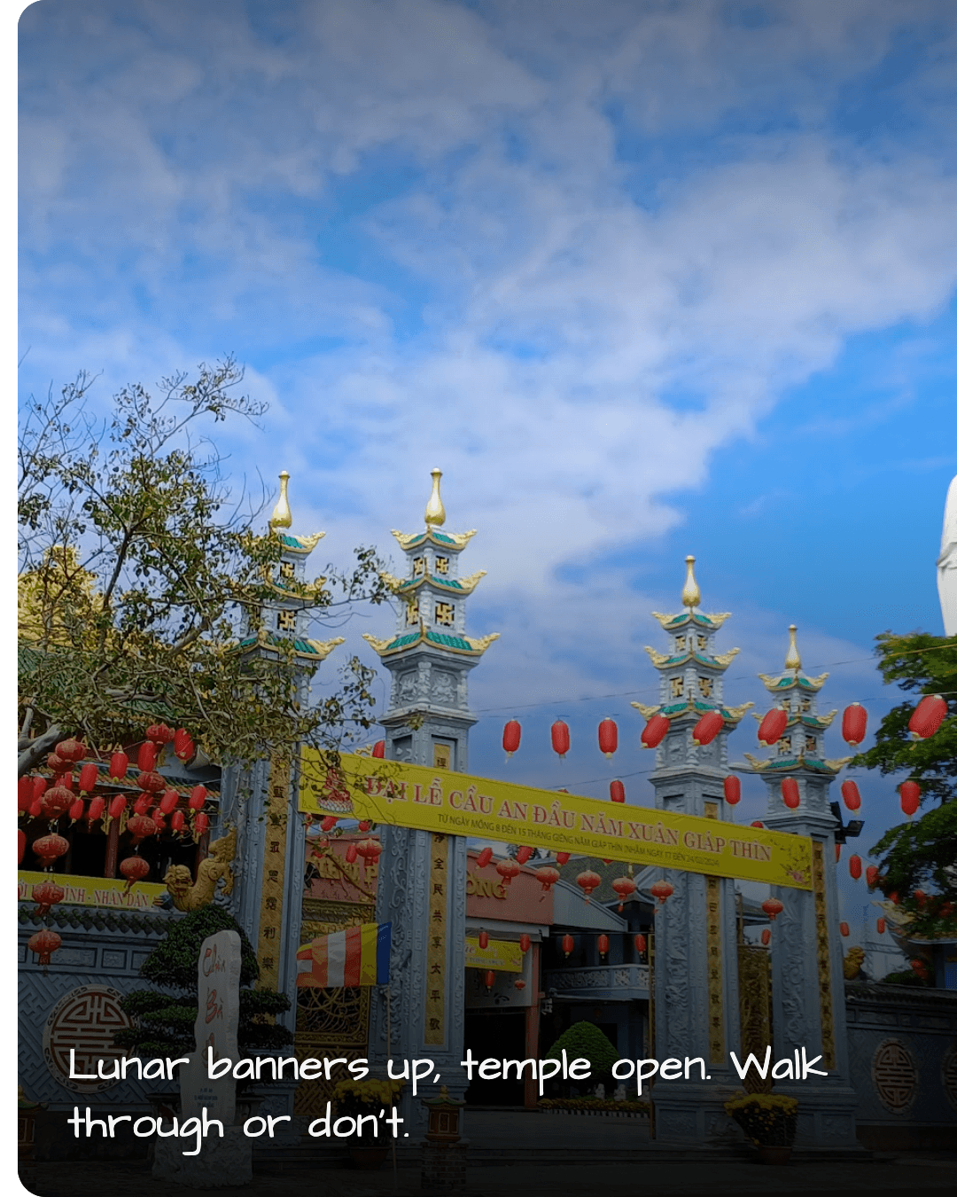 Ba Da Pagoda entrance