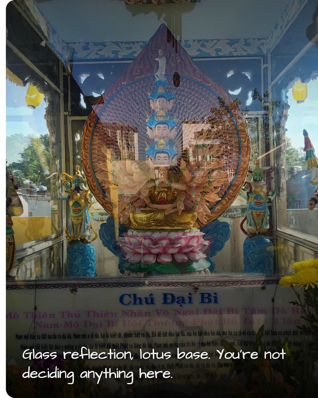 Tịnh Xá Linh Quang shrine through glass