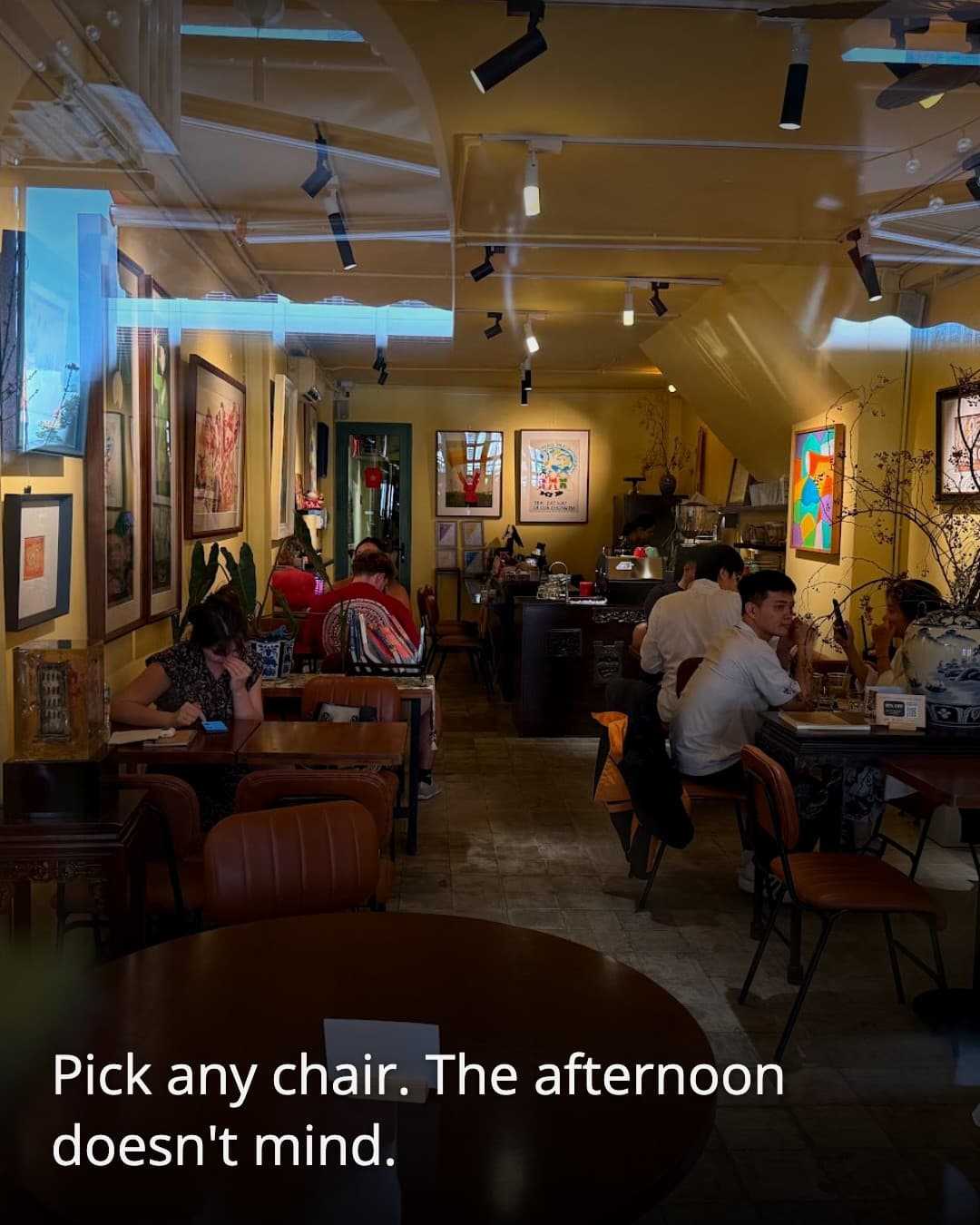 Ghé Coffee interior