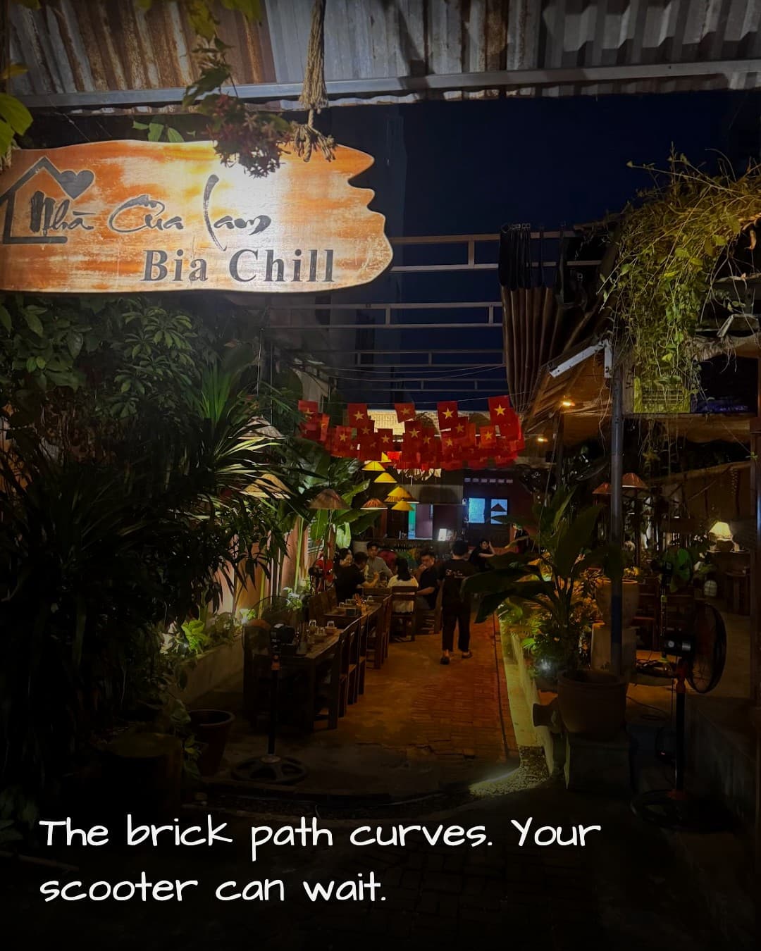 Nha Cua Lam Bia Chill exit path