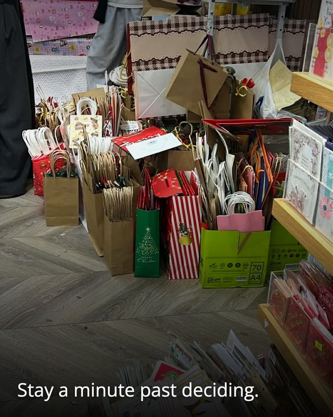 Nha Sach Anh Quoc gift bags display