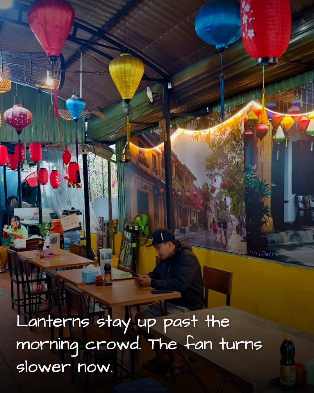 Nguoi Sanh An morning lanterns