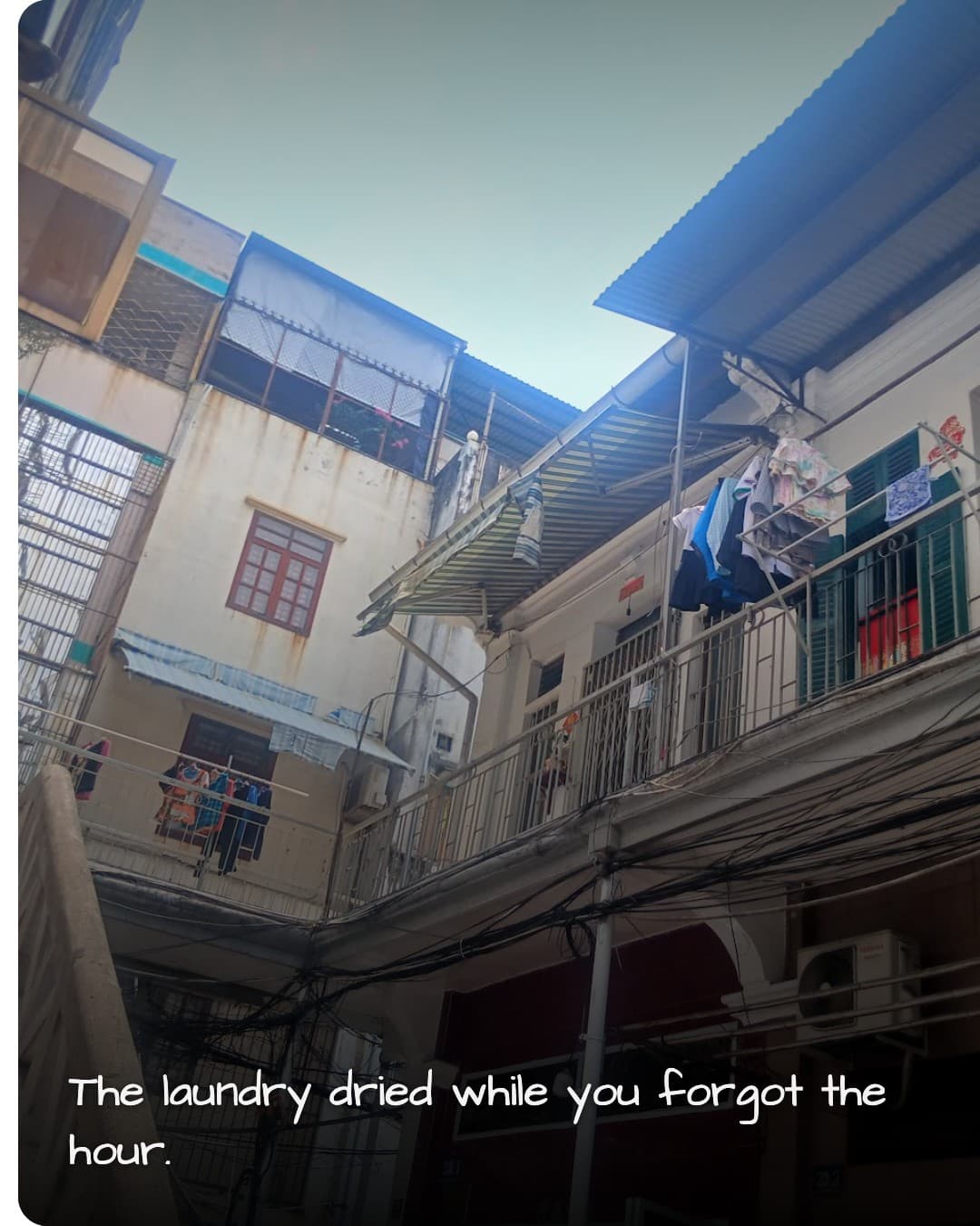 Nii Houjicha courtyard alley