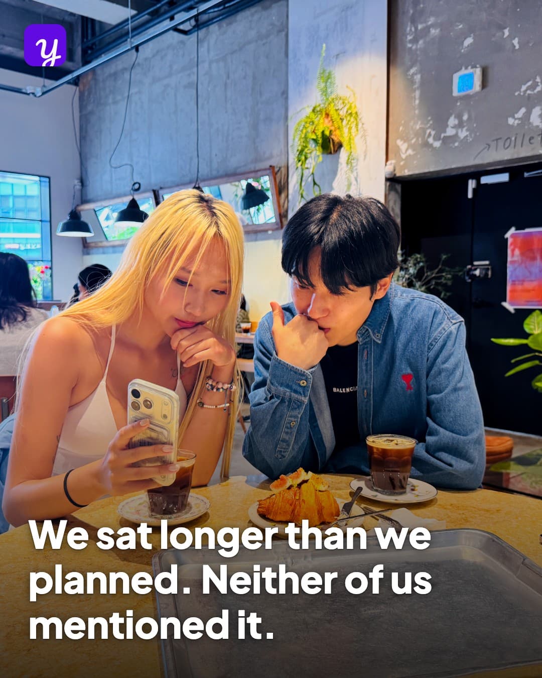 我們坐得比預期還久。誰都沒有提起。