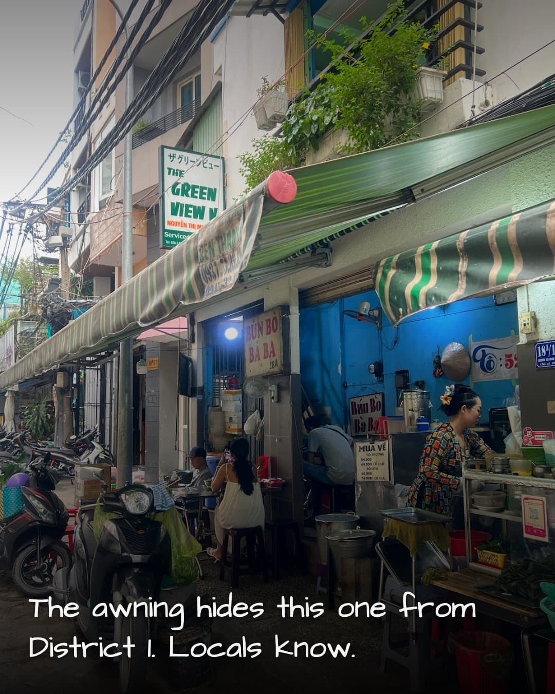 Bún bò Bà Ba alley entrance