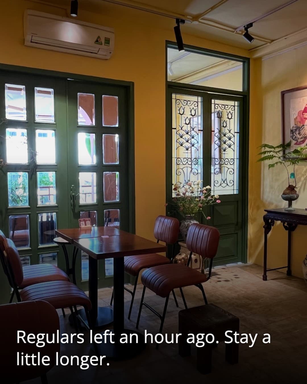 Ghé Coffee corner seating