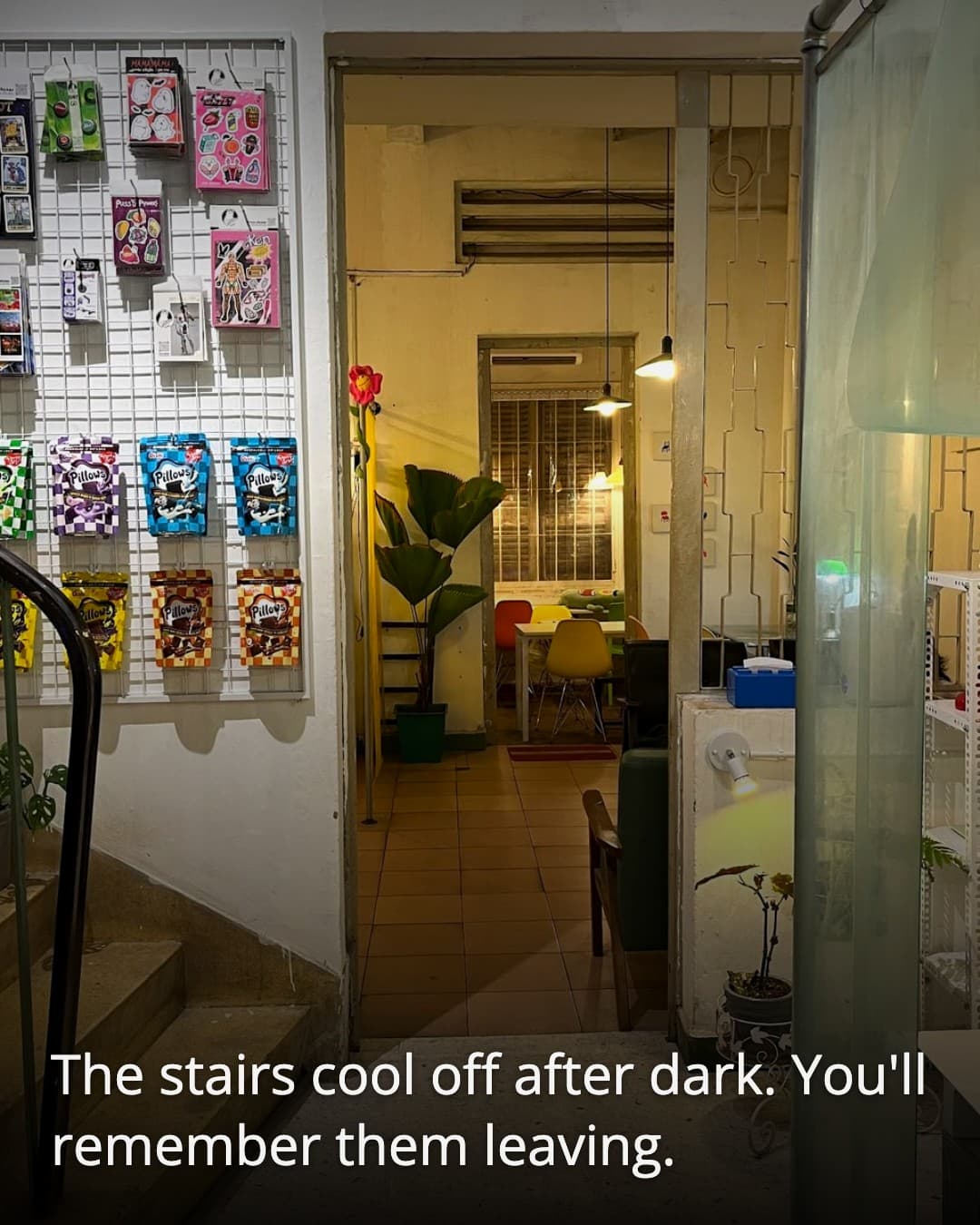 TUFA CAFE QUẬN 4 entrance steps