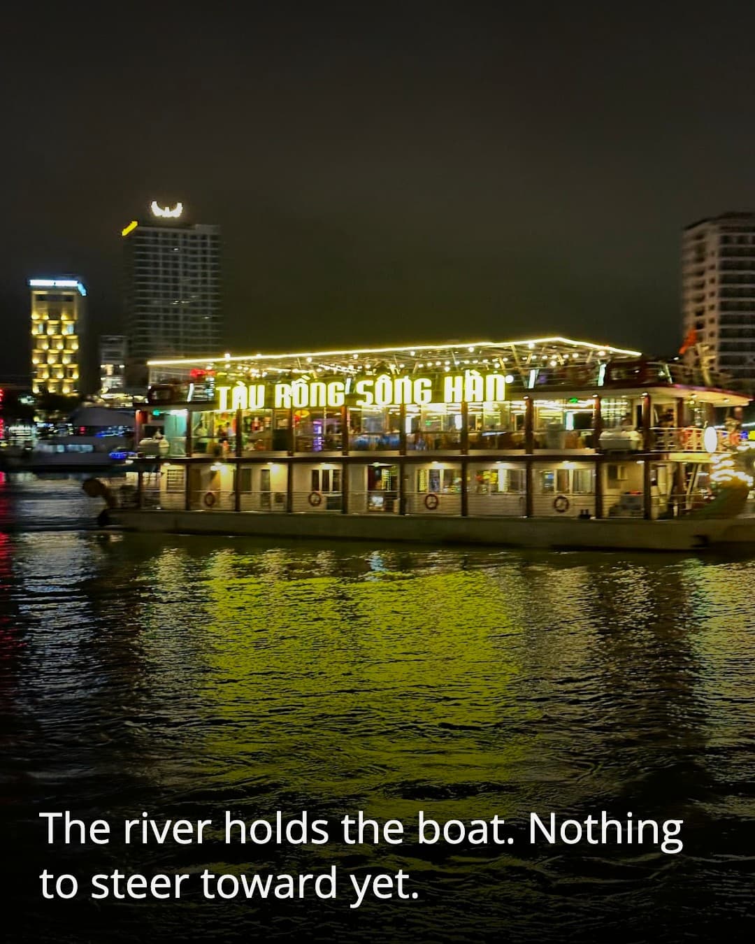 Tau Rong Song Han mid-river view