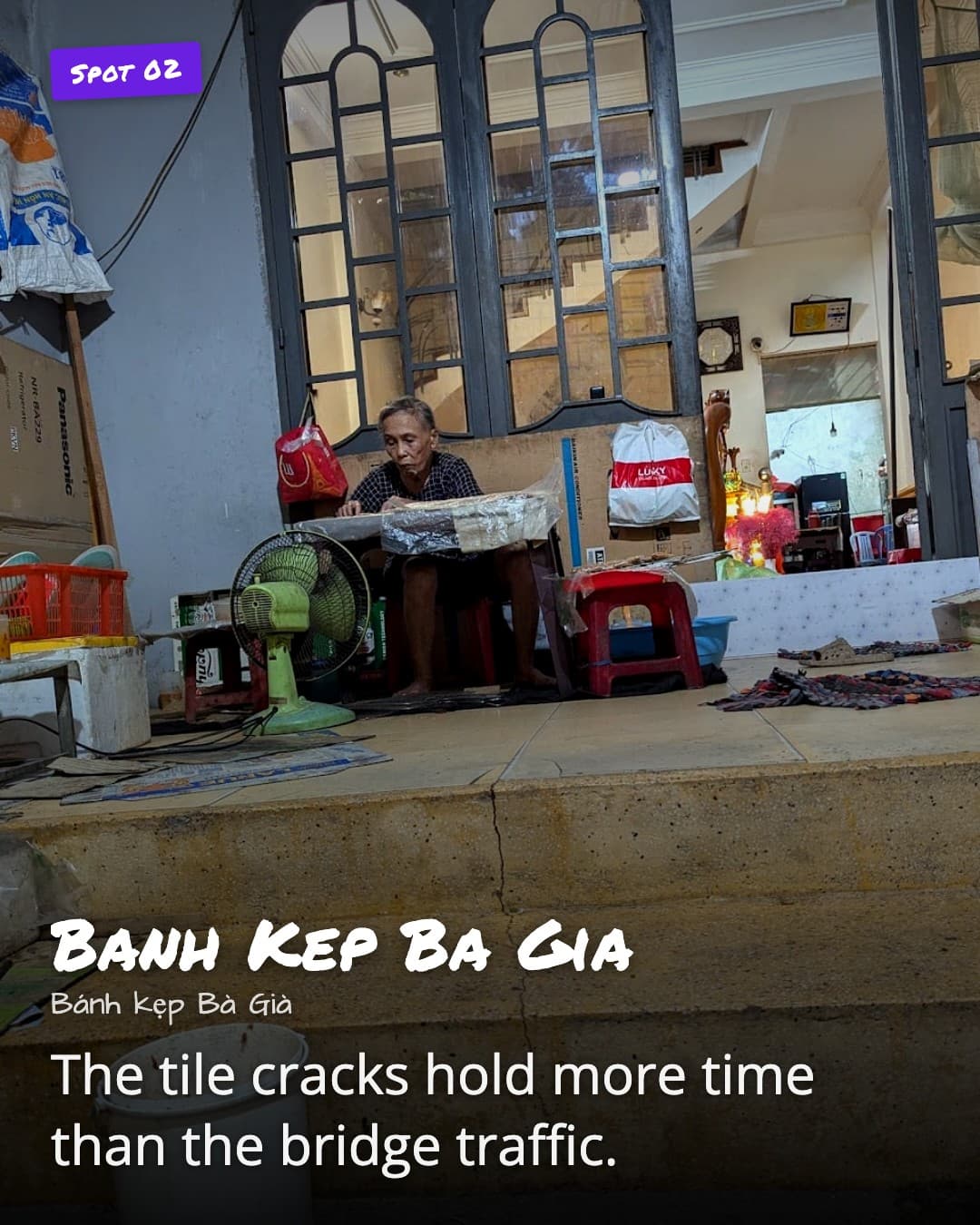Banh Kep Ba Gia stool and entrance