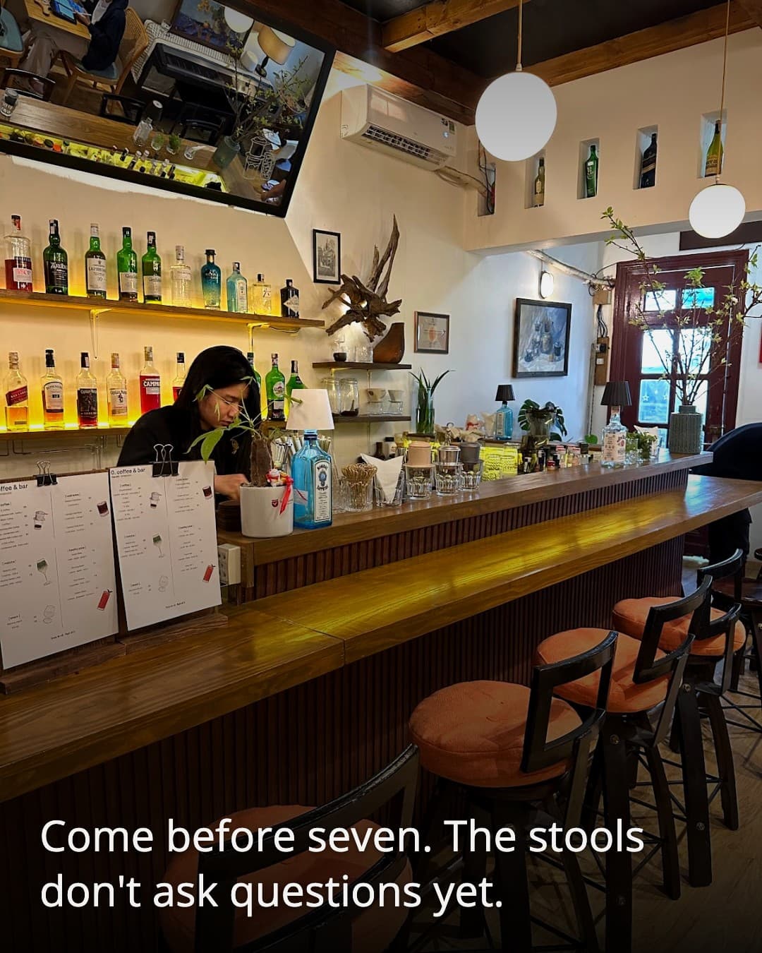 0.coffee&bar stools and bottles
