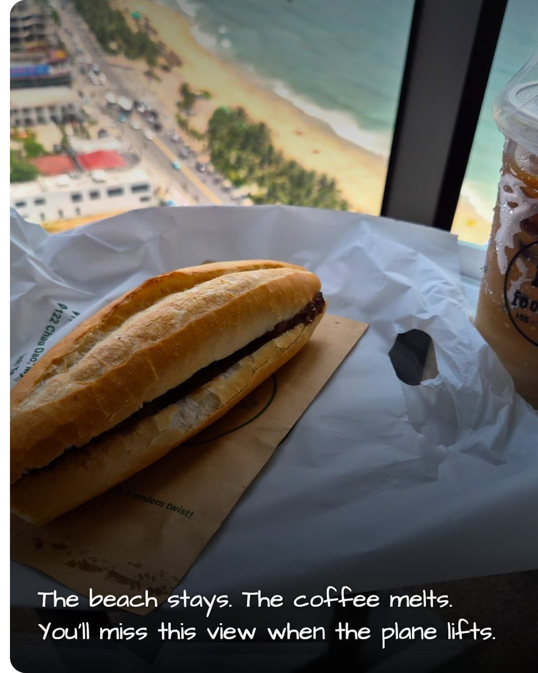 Ùmm Banh Mi & Cafe beach view