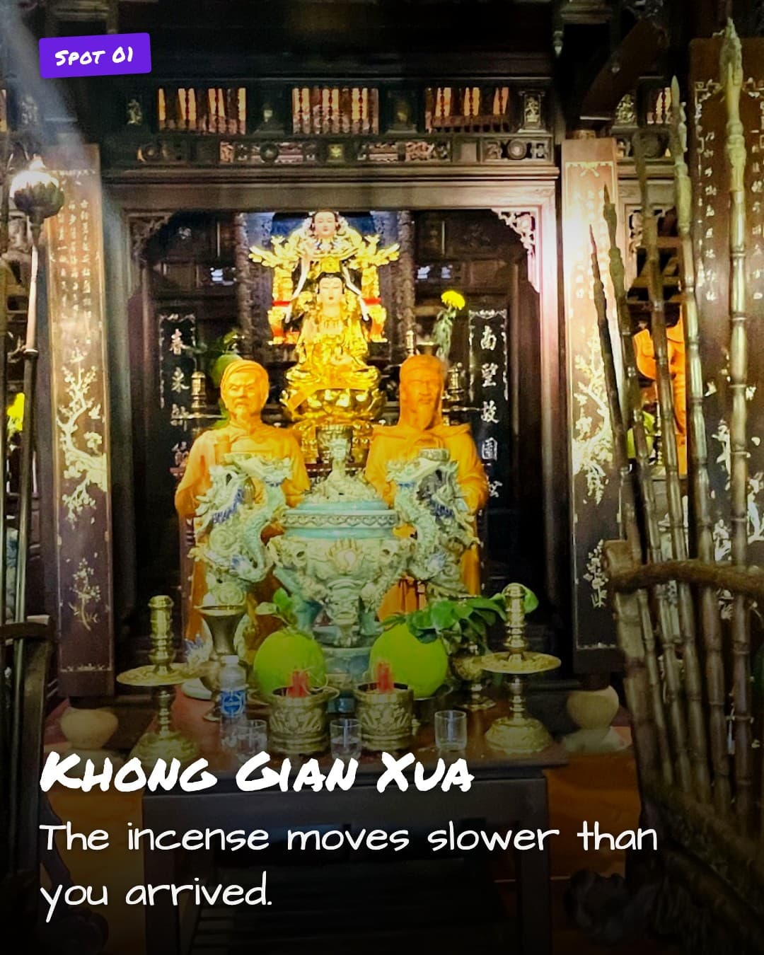 Khong Gian Xua ancestral altar